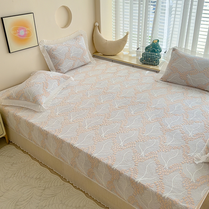 91家纺网 家纺一手货源 找家纺 冬然家纺 2024新款雕花绒榻榻米床盖 相思叶