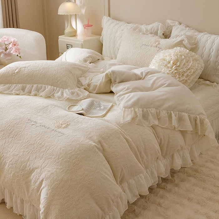 91家纺网 家纺一手货源 找家纺 胜权家纺 2024秋冬新款法式牛奶绒蕾丝床盖四件套系列-爱丽丝 爱丽丝-珍珠白