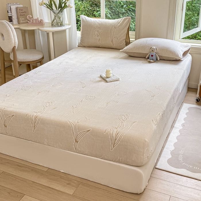 91家纺网 家纺一手货源 找家纺 大境 2024新款A类雕花绒牛奶绒床笠三件套单床笠宝宝绒婴儿绒 郁见 米咖