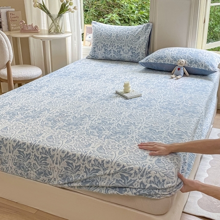 91家纺网 家纺一手货源 找家纺 （总）其奥家纺 2025新款A类雕花绒牛奶绒床笠三件套单床笠宝宝绒婴儿绒