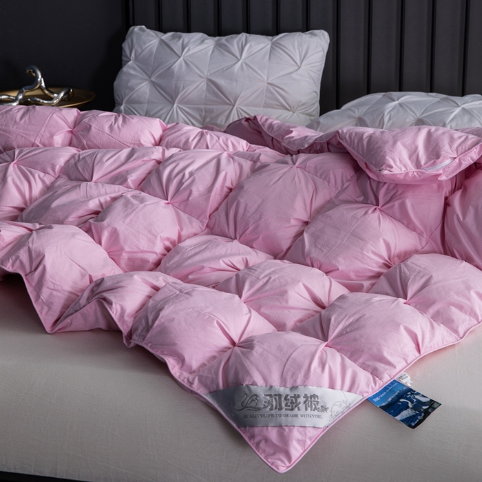 91家纺网 家纺一手货源 找家纺 兰言诺羽绒被 2025新款雅韵-全棉柔赛丝纽花羽绒被 粉色