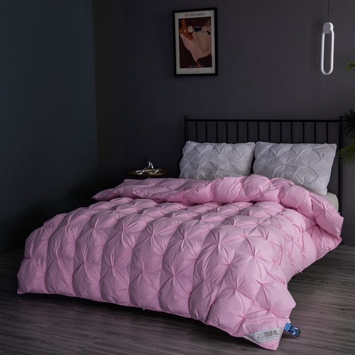 91家纺网 家纺一手货源 找家纺 兰言诺羽绒被 2025新款雅韵-全棉柔赛丝纽花羽绒被 粉色