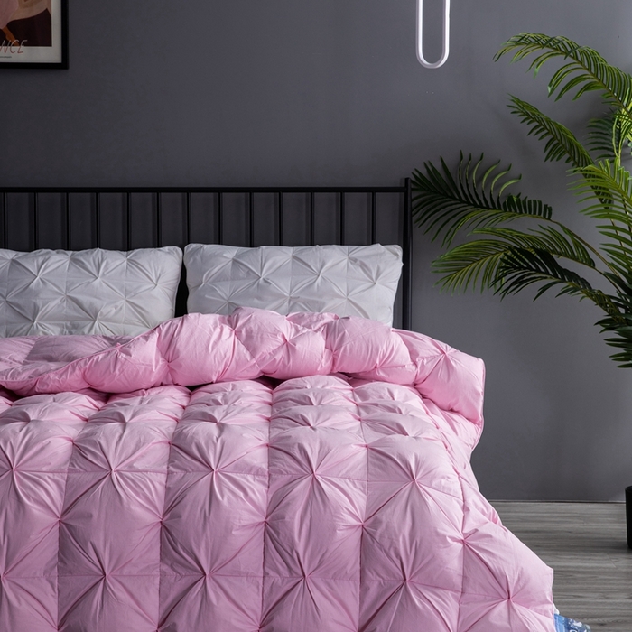 91家纺网 家纺一手货源 找家纺 兰言诺羽绒被 2025新款雅韵-全棉柔赛丝纽花羽绒被 粉色