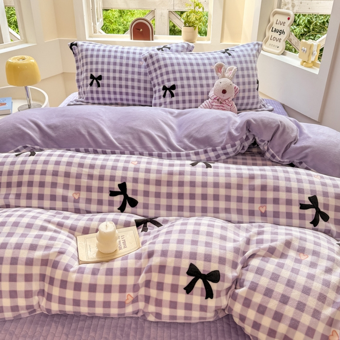 91家纺网 家纺一手货源 找家纺 尚美 2024新款高克重印花花边牛奶绒床盖四件套 紫色蝴蝶梦