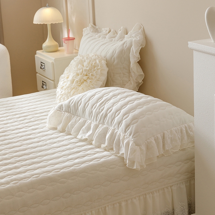 91家纺网 家纺一手货源 找家纺 胜权家纺 2024秋冬新款法式牛奶绒蕾丝单床盖系列-爱丽丝 爱丽丝-珍珠白