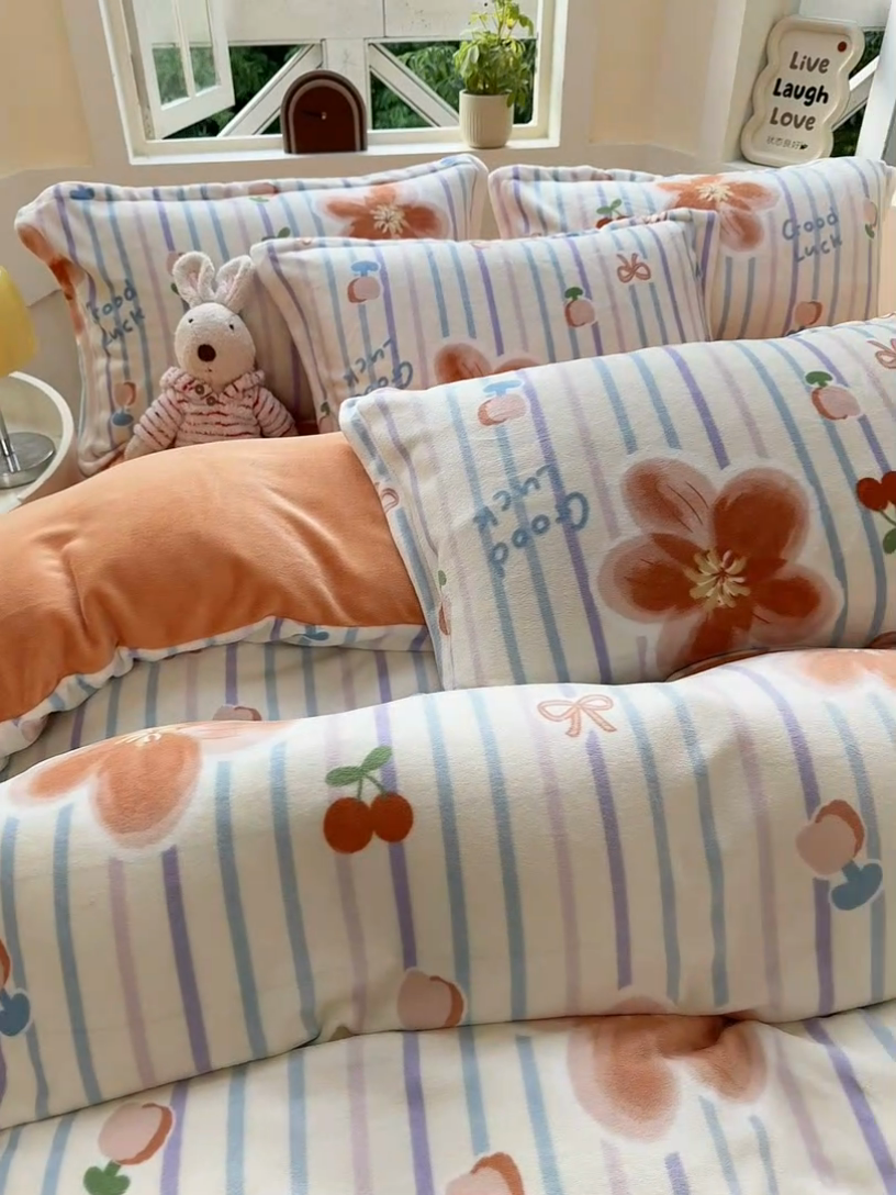 91家纺网 家纺一手货源 找家纺 尚美 2024新款高克重印花花边牛奶绒床盖四件套 梦话