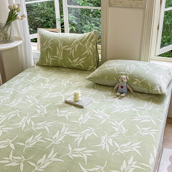 91家纺网 家纺一手货源 找家纺 大境 2024新款A类雕花绒牛奶绒床笠三件套单床笠宝宝绒婴儿绒 竹影 奶绿