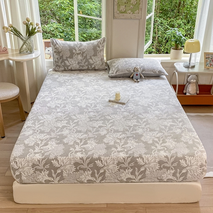 91家纺网 家纺一手货源 找家纺 大境 2024新款A类雕花绒牛奶绒床笠三件套单床笠宝宝绒婴儿绒 罗曼 褐咖