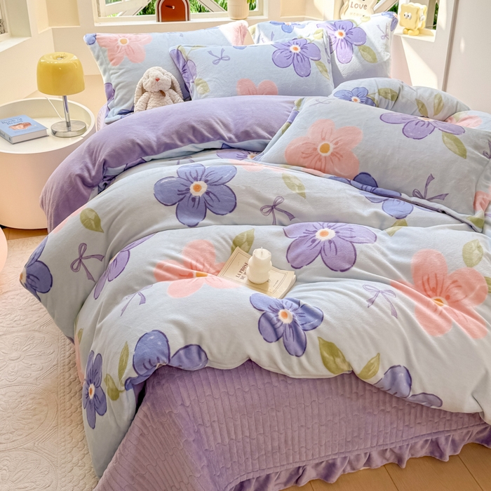 91家纺网 家纺一手货源 找家纺 尚美 2024新款高克重印花花边牛奶绒床盖四件套 紫薇