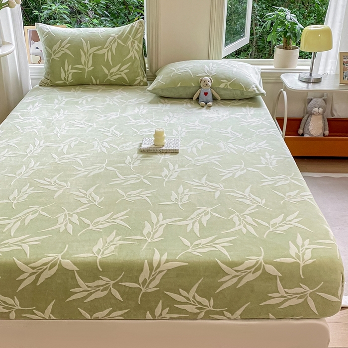 91家纺网 家纺一手货源 找家纺 大境 2024新款A类雕花绒牛奶绒床笠三件套单床笠宝宝绒婴儿绒 竹影 奶绿