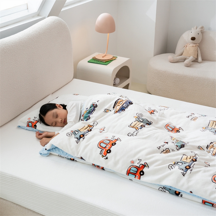 91家纺网 家纺一手货源 找家纺 艾佳宝贝 2024牛奶绒豆豆绒可拆式多功能防踢被 防踢被-巴士汽车