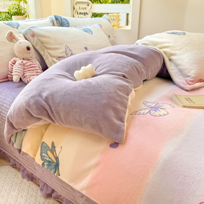 91家纺网 家纺一手货源 找家纺 尚美 2024新款高克重印花花边牛奶绒床盖四件套 蝴蝶飞飞