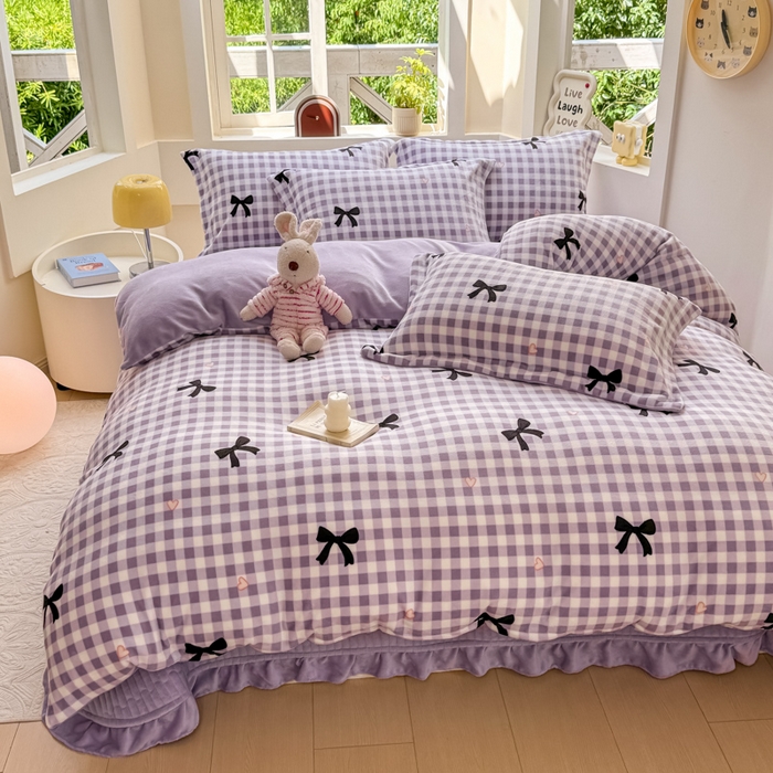 91家纺网 家纺一手货源 找家纺 尚美 2024新款高克重印花花边牛奶绒床盖四件套 紫色蝴蝶梦