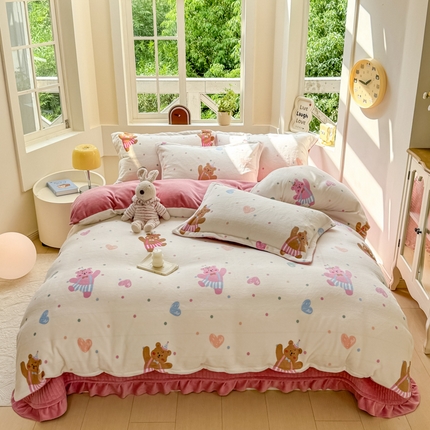 尚美 2024新款高克重印花花边牛奶绒床盖四件套 熊宝的快乐