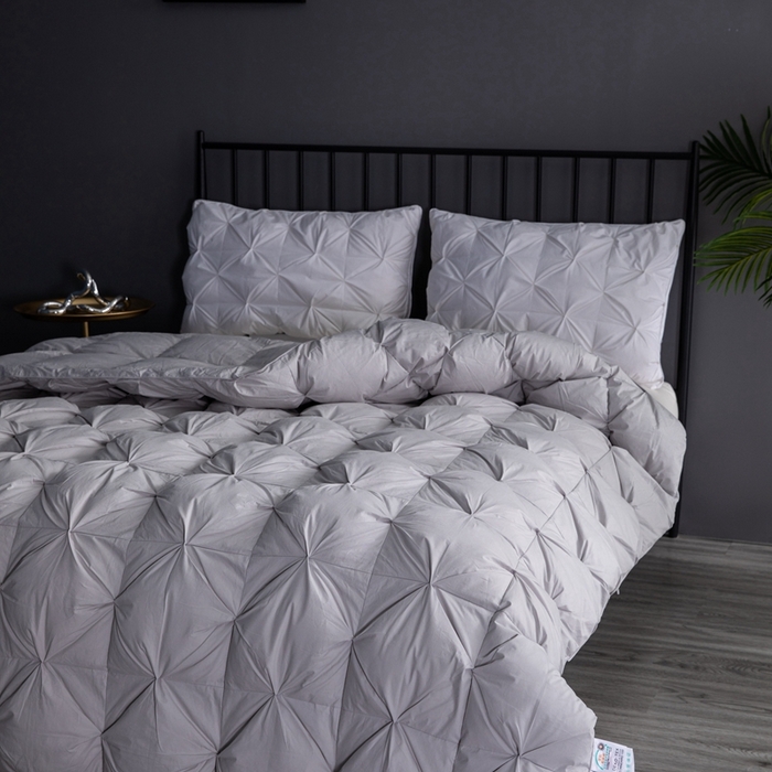 91家纺网 家纺一手货源 找家纺 兰言诺羽绒被 2025新款雅韵-全棉柔赛丝纽花羽绒被 灰色