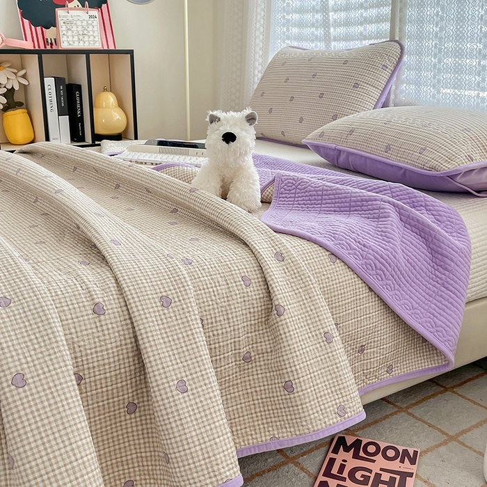 91家纺网 家纺一手货源 找家纺 沐纯家居 2025新款婴儿绒纯棉水洗床盖 梦幻爱心-紫