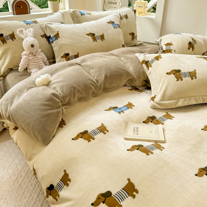 91家纺网 家纺一手货源 找家纺 尚美 2024新款高克重印花花边牛奶绒床盖四件套 跳跳狗