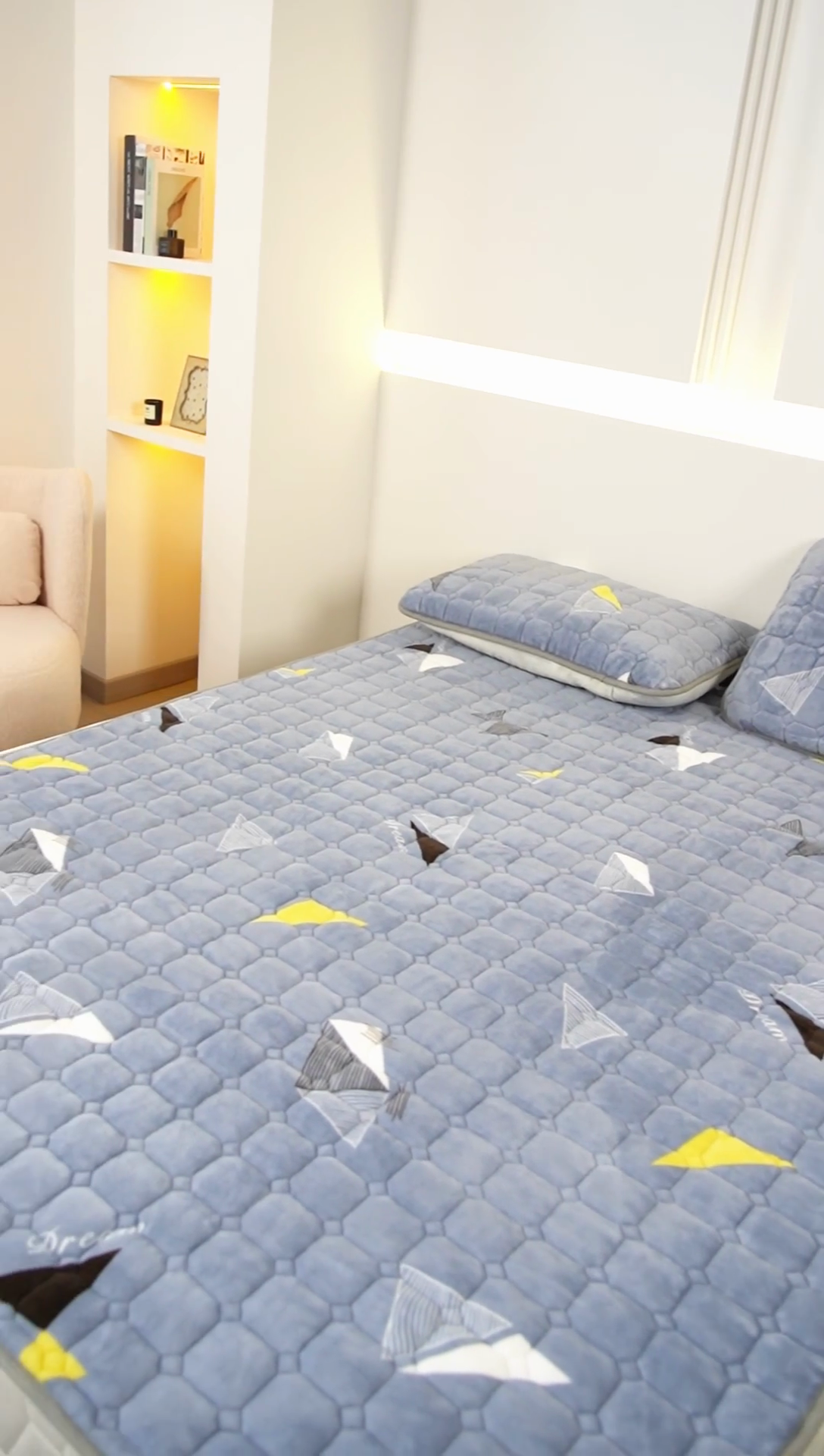 91家纺网 家纺一手货源 找家纺 凌云家纺 2025新款A类牛奶绒床垫软垫学生宿舍单人床褥可机洗 三角灰