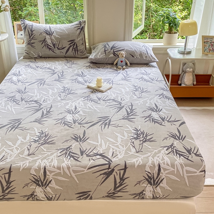 91家纺网 家纺一手货源 找家纺 大境 2024新款A类雕花绒牛奶绒床笠三件套单床笠宝宝绒婴儿绒 水墨竹 红灰