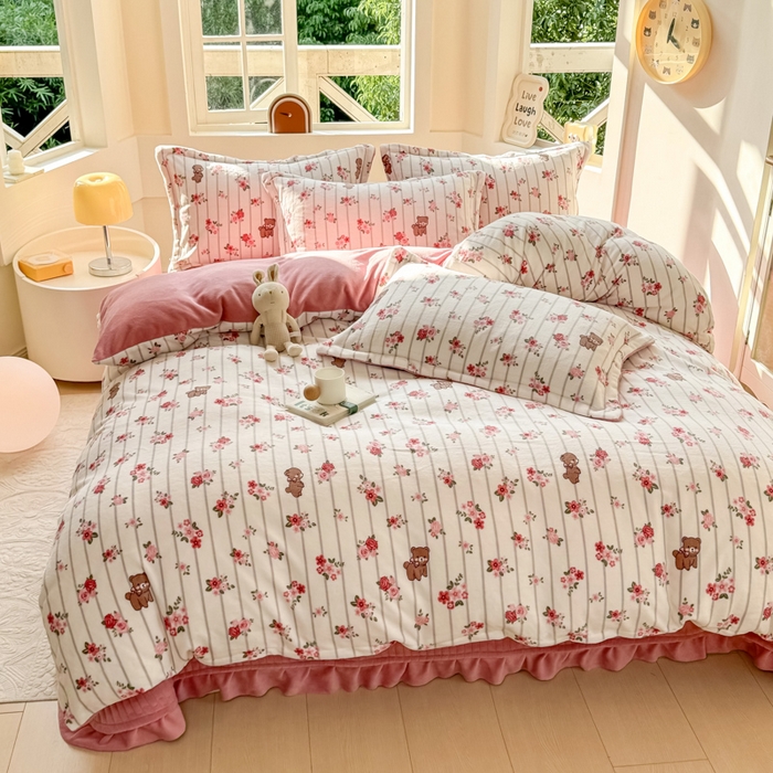 91家纺网 家纺一手货源 找家纺 尚美 2024新款高克重印花花边牛奶绒床盖四件套 花花世界