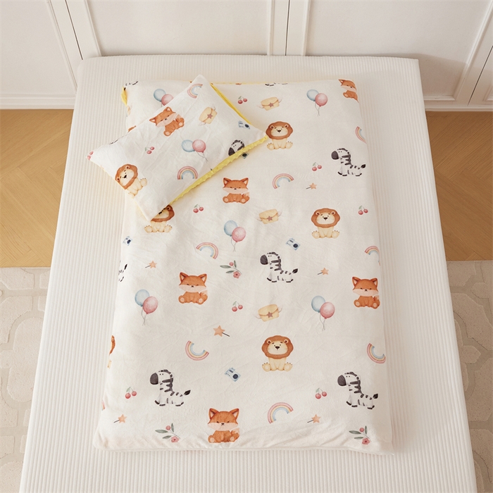 91家纺网 家纺一手货源 找家纺 艾佳宝贝 2024牛奶绒豆豆绒可拆式多功能防踢被 防踢被-萌趣动物园