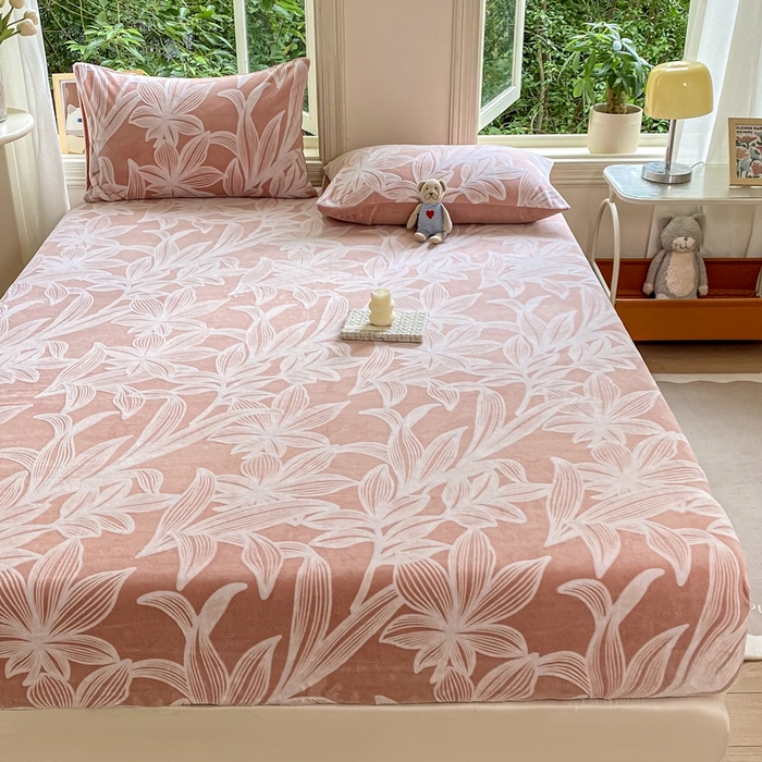 91家纺网 家纺一手货源 找家纺 大境 2024新款A类雕花绒牛奶绒床笠三件套单床笠宝宝绒婴儿绒 叶阑 蔷薇粉