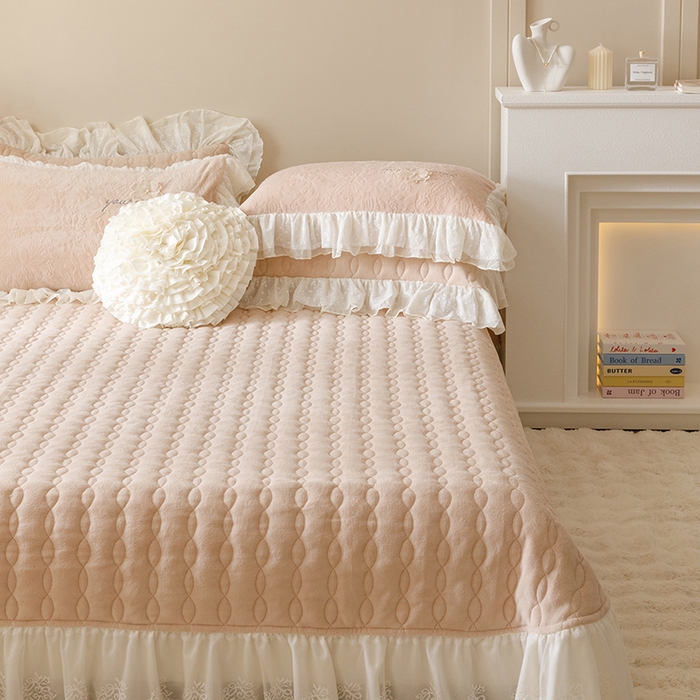 91家纺网 家纺一手货源 找家纺 胜权家纺 2024秋冬新款法式牛奶绒蕾丝单床盖系列-爱丽丝 爱丽丝-奶油米