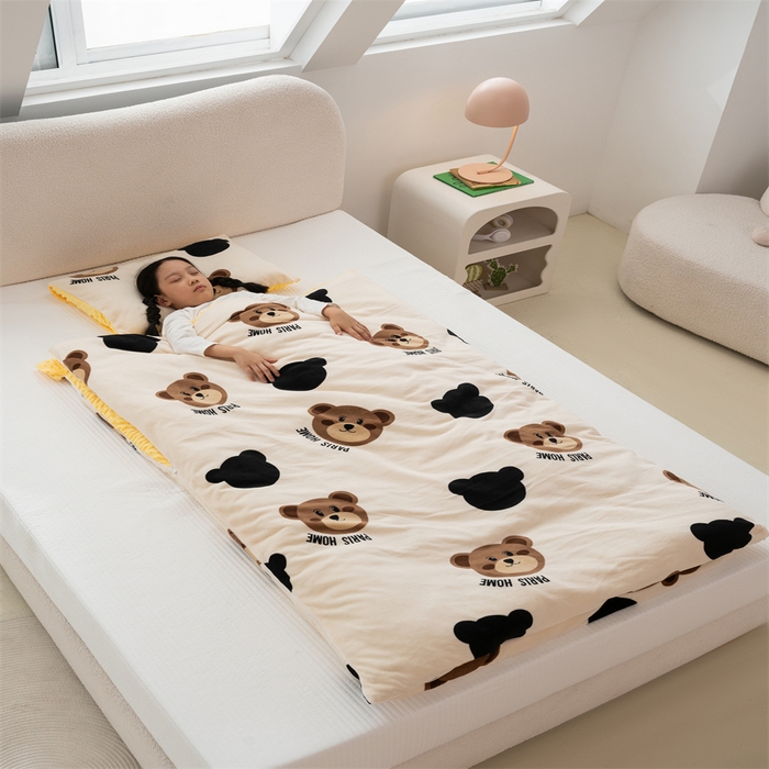 91家纺网 家纺一手货源 找家纺 艾佳宝贝 2024牛奶绒豆豆绒可拆式多功能防踢被 防踢被-乖乖熊