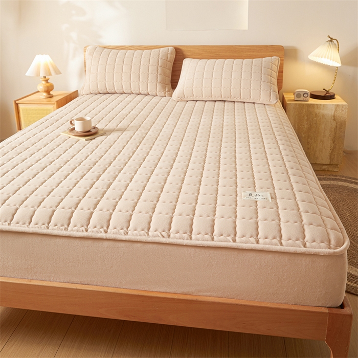 91家纺网 家纺一手货源 找家纺 鑫钰 2024新款A类无印风牛奶绒大豆夹棉床笠-暖格 暖格-卡其