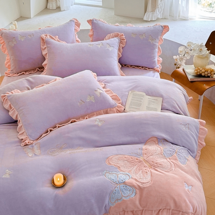 91家纺网 家纺一手货源 找家纺 可以家居 2024新款全消光牛奶绒云绒法兰绒四件套-薇薇安 优雅紫