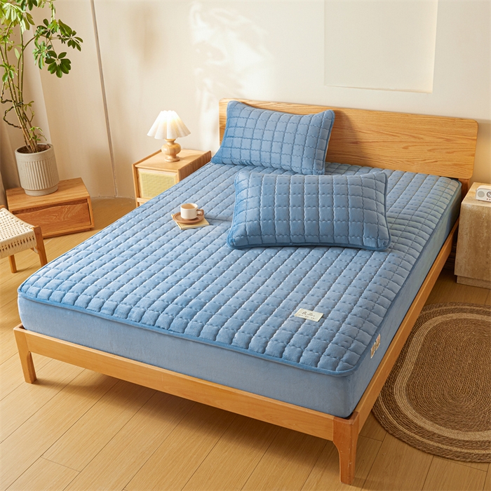 91家纺网 家纺一手货源 找家纺 鑫钰 2024新款A类无印风牛奶绒大豆夹棉床笠-暖格 暖格-湖蓝