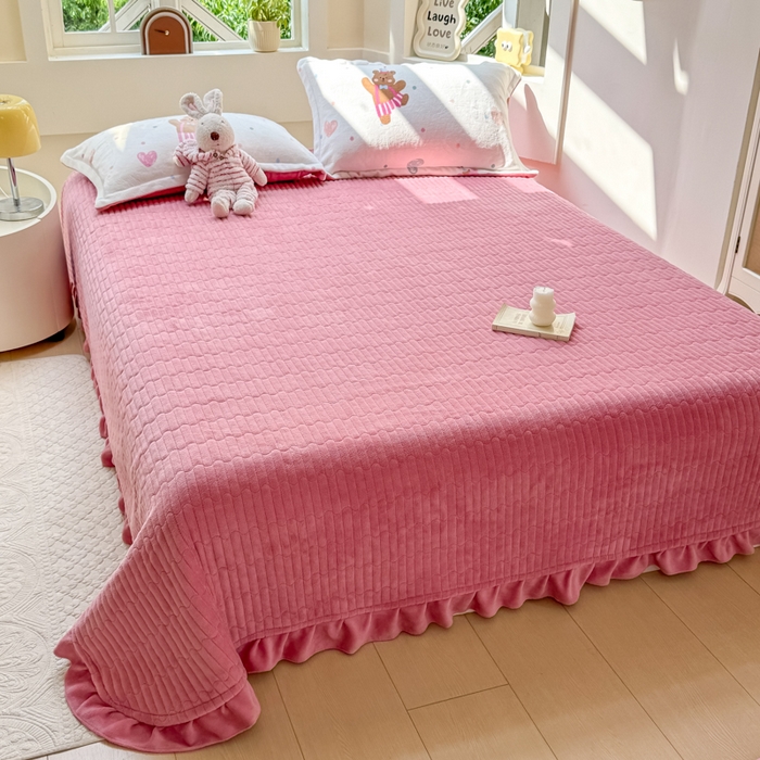 91家纺网 家纺一手货源 找家纺 尚美 2024新款高克重印花花边牛奶绒床盖四件套 熊宝的快乐