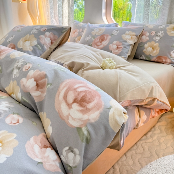 91家纺网 家纺一手货源 找家纺 千朵 2024新款全棉磨毛小清新印花四件套 恋爱旋律灰