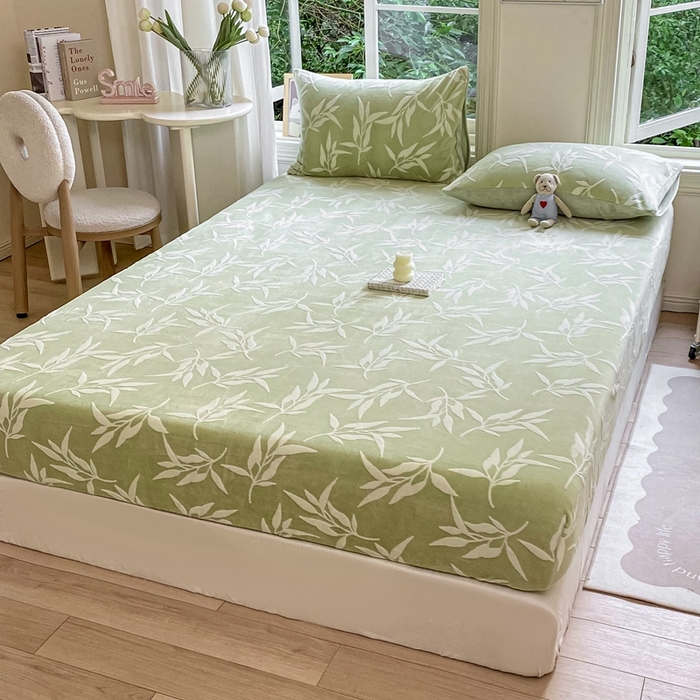 91家纺网 家纺一手货源 找家纺 大境 2024新款A类雕花绒牛奶绒床笠三件套单床笠宝宝绒婴儿绒 竹影 奶绿