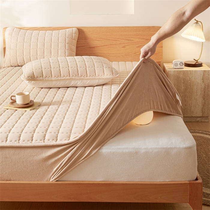 91家纺网 家纺一手货源 找家纺 鑫钰 2024新款A类无印风牛奶绒大豆夹棉床笠-暖格 暖格-卡其