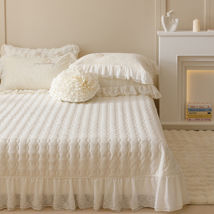 91家纺网 家纺一手货源 找家纺 胜权家纺 2024秋冬新款法式牛奶绒蕾丝单床盖系列-爱丽丝 爱丽丝-珍珠白