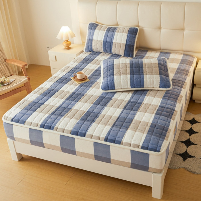 91家纺网 家纺一手货源 找家纺 鑫钰 2024新款A类无印风牛奶绒大豆夹棉床笠-暖格 暖格-蓝大格