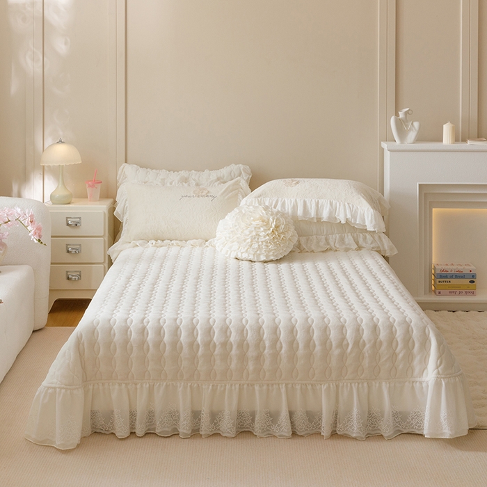 91家纺网 家纺一手货源 找家纺 胜权家纺 2024秋冬新款法式牛奶绒蕾丝单床盖系列-爱丽丝 爱丽丝-珍珠白