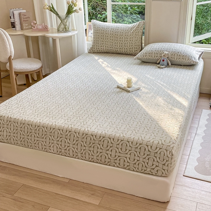 91家纺网 家纺一手货源 找家纺 大境 2024新款A类雕花绒牛奶绒床笠三件套单床笠宝宝绒婴儿绒 巴克曼 米灰