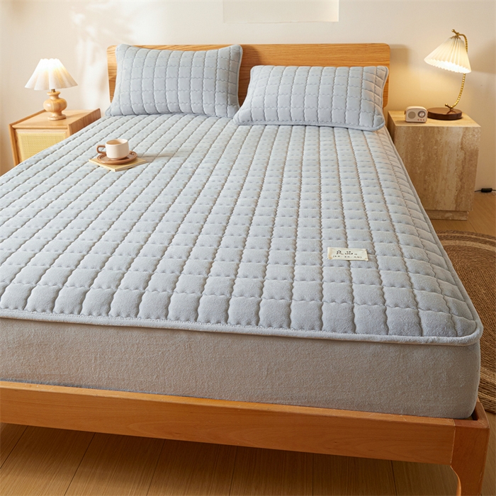 91家纺网 家纺一手货源 找家纺 鑫钰 2024新款A类无印风牛奶绒大豆夹棉床笠-暖格 暖格-浅灰