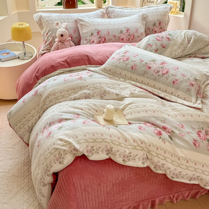 91家纺网 家纺一手货源 找家纺 尚美 2024新款高克重印花花边牛奶绒床盖四件套 浪漫