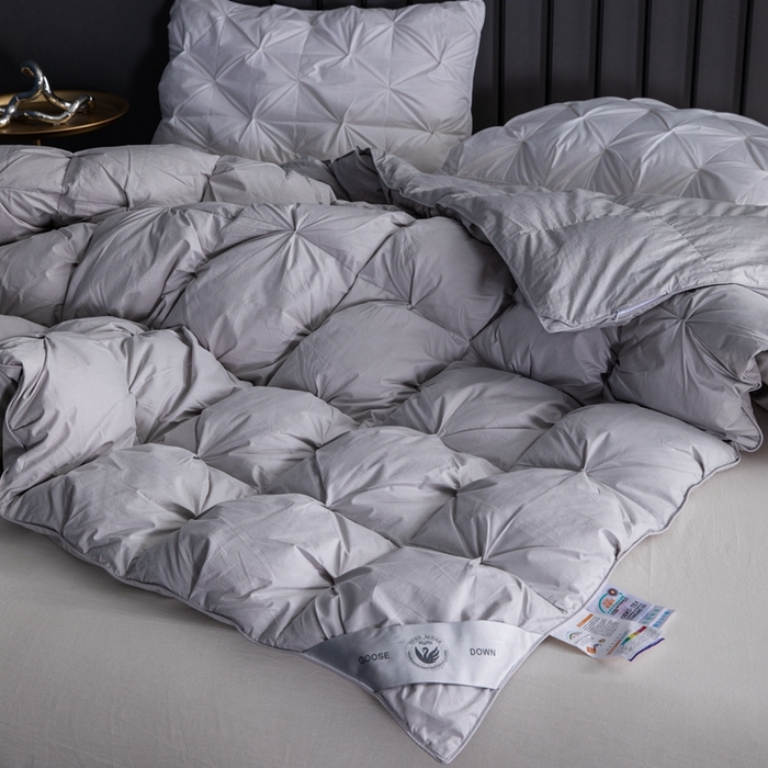 91家纺网 家纺一手货源 找家纺 兰言诺羽绒被 2025新款雅韵-全棉柔赛丝纽花羽绒被 灰色