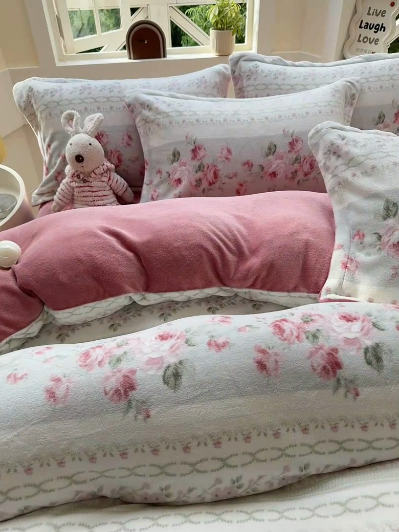 91家纺网 家纺一手货源 找家纺 尚美 2024新款高克重印花花边牛奶绒床盖四件套 浪漫