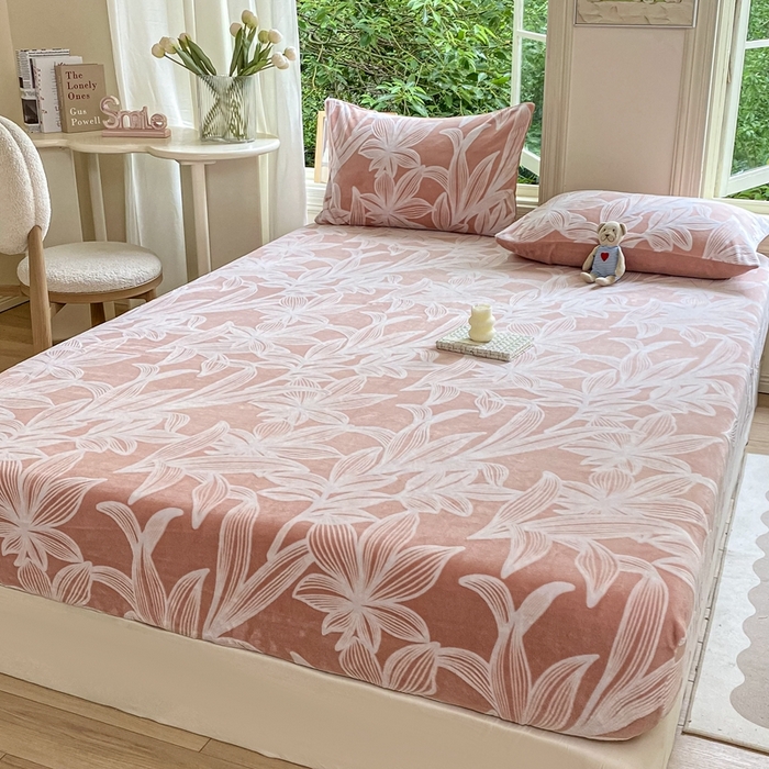 91家纺网 家纺一手货源 找家纺 大境 2024新款A类雕花绒牛奶绒床笠三件套单床笠宝宝绒婴儿绒 叶阑 蔷薇粉