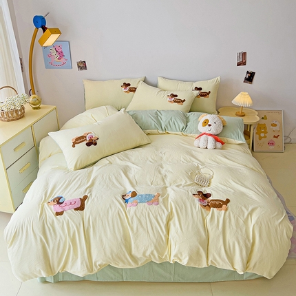 91家纺网 家纺一手货源 找家纺 （总）尤米 2024新款可爱腊肠狗系列毛巾绣四件套