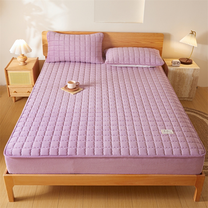 91家纺网 家纺一手货源 找家纺 鑫钰 2024新款A类无印风牛奶绒大豆夹棉床笠-暖格 暖格-紫色