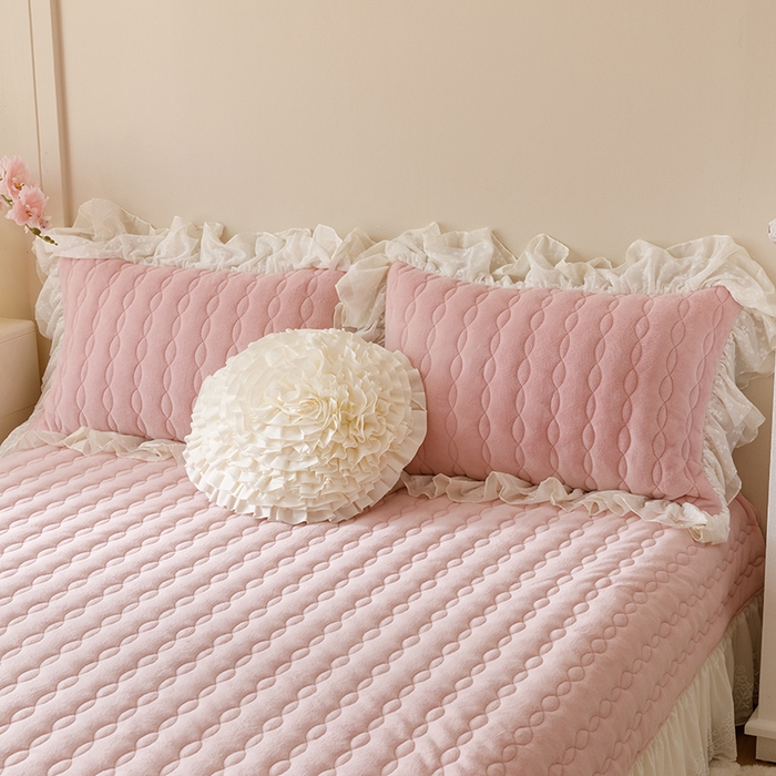 91家纺网 家纺一手货源 找家纺 （总）胜权家纺 2024秋冬新款法式牛奶绒蕾丝单床盖系列-爱丽丝