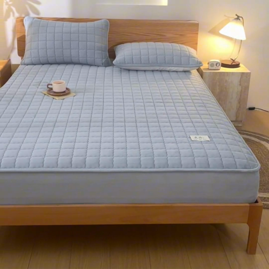 91家纺网 家纺一手货源 找家纺 鑫钰 2024新款A类无印风牛奶绒大豆夹棉床笠-暖格 暖格-浅灰