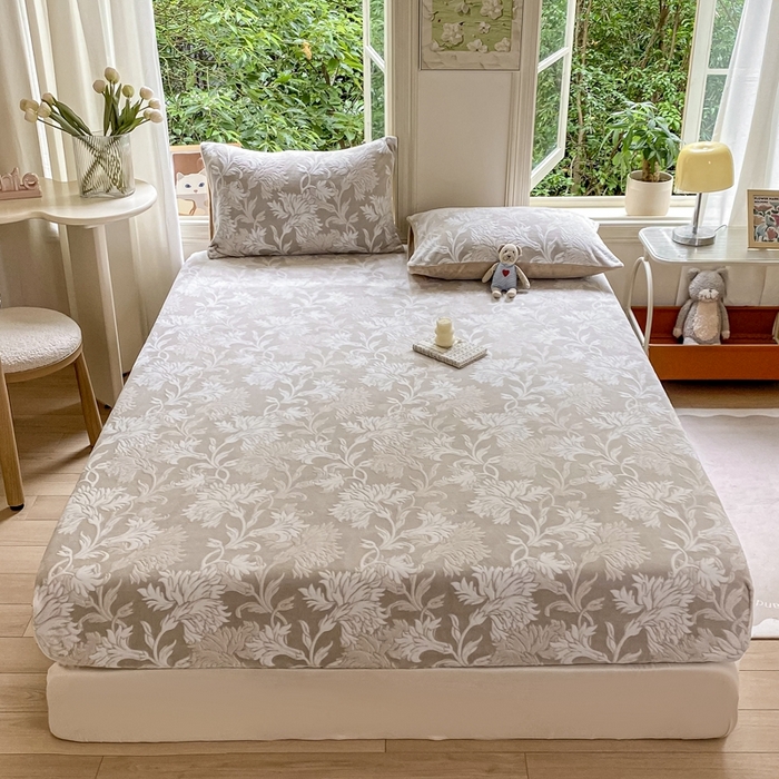 91家纺网 家纺一手货源 找家纺 大境 2024新款A类雕花绒牛奶绒床笠三件套单床笠宝宝绒婴儿绒 罗曼 淡灰