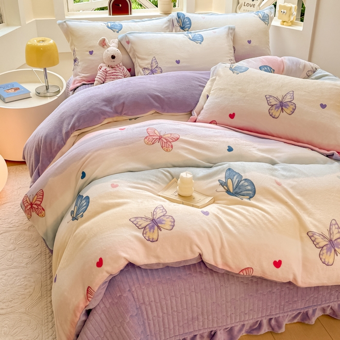 91家纺网 家纺一手货源 找家纺 尚美 2024新款高克重印花花边牛奶绒床盖四件套 蝴蝶飞飞